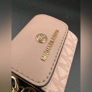MICHAEL MICHAEL KORS Logo Clip Pink Case For Apple AirPods MSRP $78